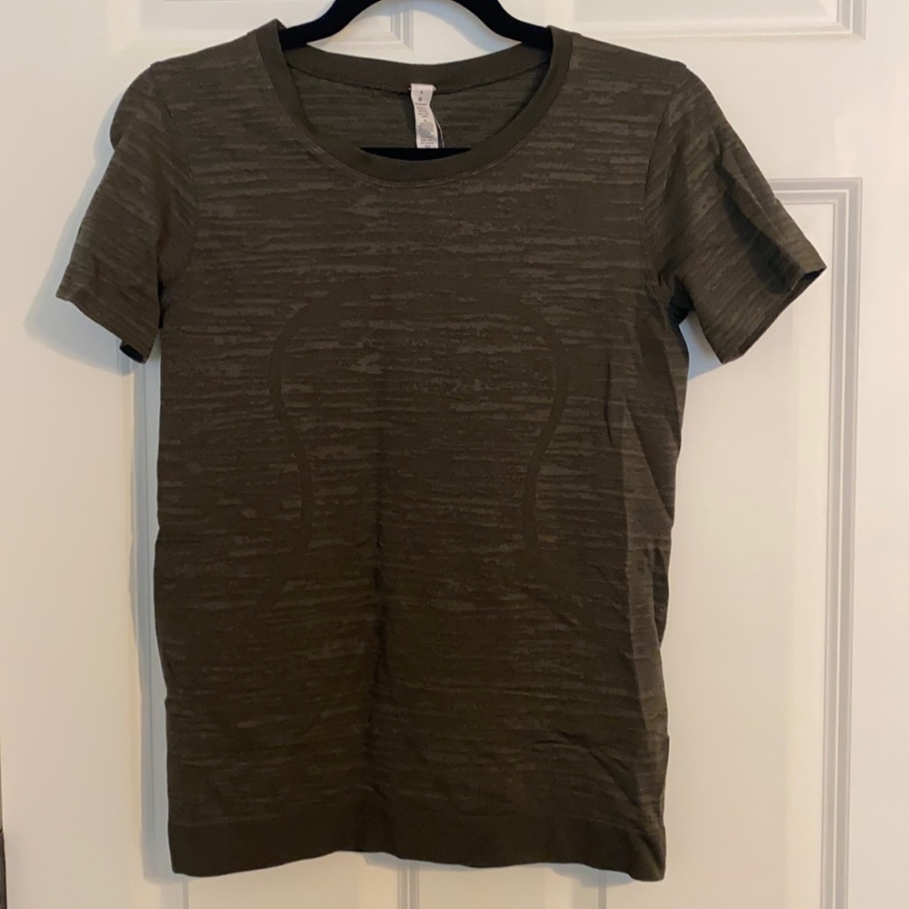 Lululemon workout top